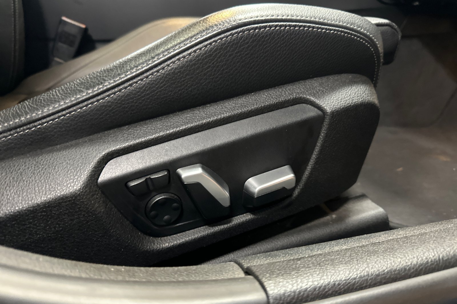 Used 2018 BMW 330i Sedan RWD image 22