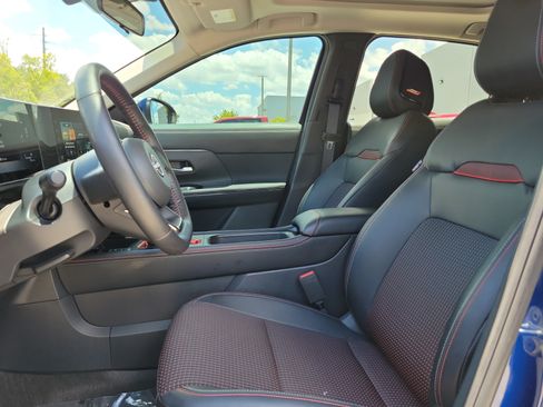 Certified 2025 Nissan Kicks SR w/ SR Premium Package FWD image 13