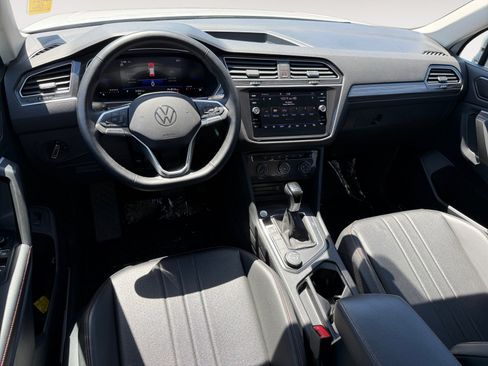 Used 2024 Volkswagen Tiguan SE AWD/4WD image 15