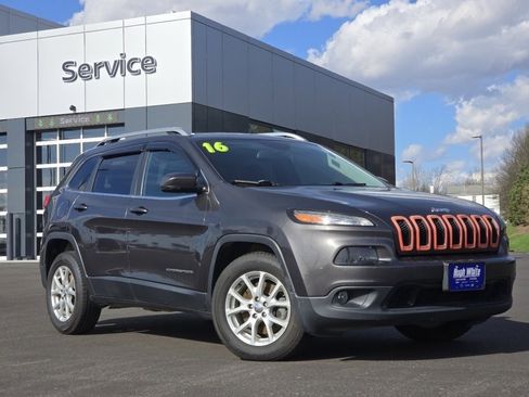Used 2016 Jeep Cherokee Latitude w/ Safety/Convenience Group image 2