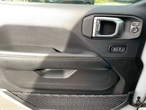 Used 2025 Jeep Wrangler Sahara image 20