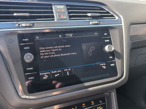 Used 2022 Volkswagen Tiguan SE image 16