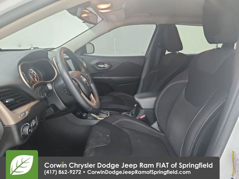 Certified 2016 Jeep Cherokee Latitude image 19