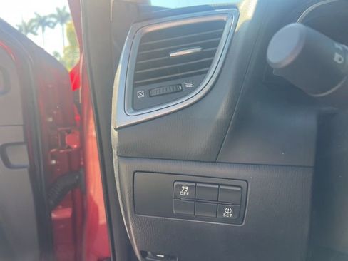 Used 2018 MAZDA MAZDA3 Touring image 30