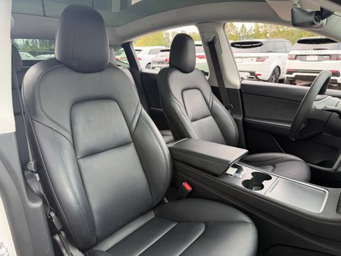 Used 2022 Tesla Model Y Performance AWD/4WD image 22