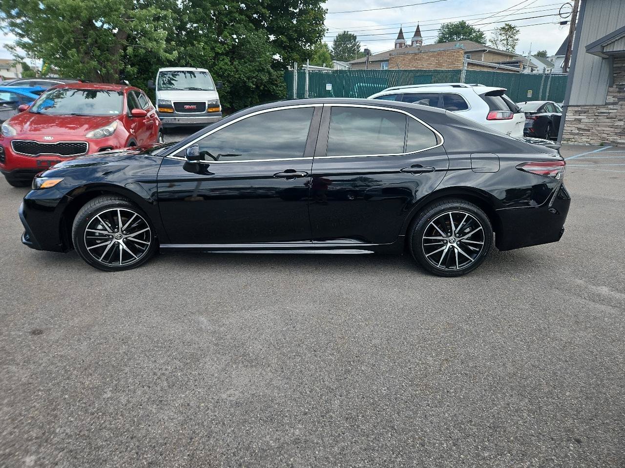 Used 2023 Toyota Camry SE FWD image 6