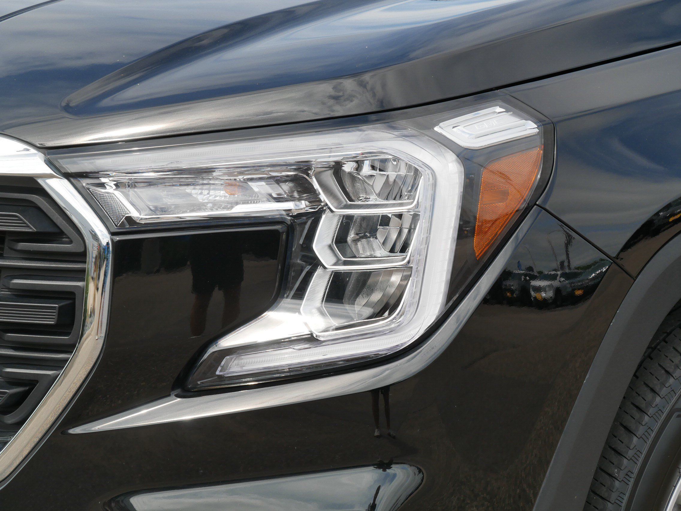 Used 2023 GMC Terrain SLE w/ Driver Convenience Package AWD/4WD image 16