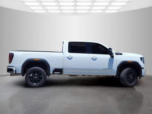 Used 2024 GMC Sierra 2500 AT4 AWD/4WD image 4