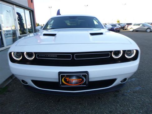 Used 2022 Dodge Challenger SXT w/ Plus Package image 19