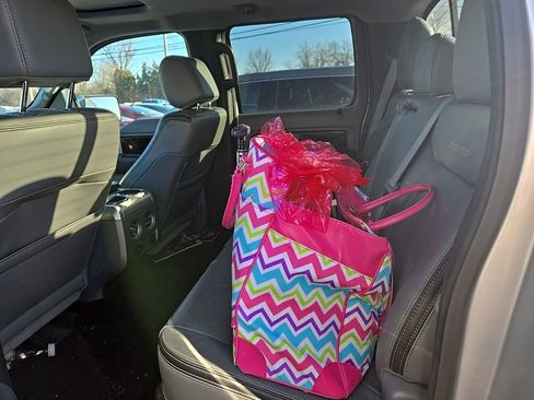 Used 2012 Ford F150 Platinum image 9