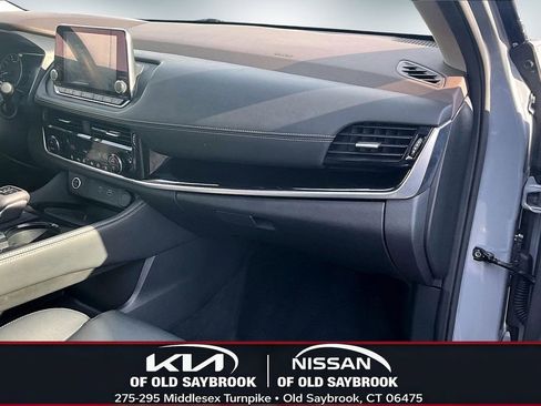 Used 2023 Nissan Rogue SL image 26
