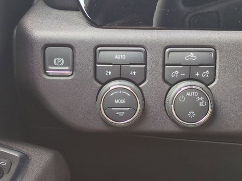 Used 2025 Chevrolet Silverado 1500 LT AWD/4WD image 18