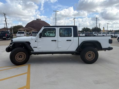 Used 2024 Jeep Gladiator Sport AWD/4WD image 4