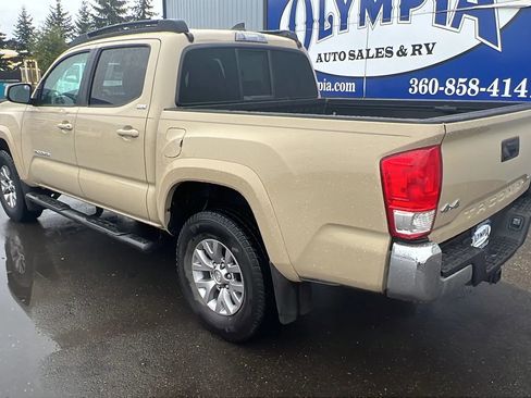 Used 2016 Toyota Tacoma SR5 w/ SR5 Appearance Package (SN) AWD/4WD image 11
