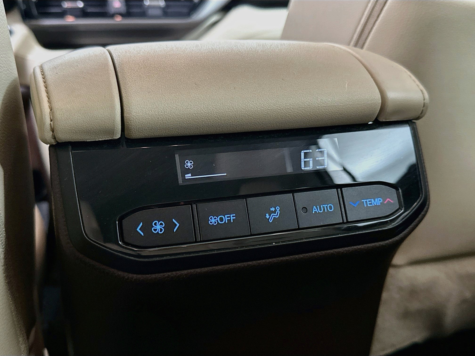Used 2021 Toyota Highlander XLE AWD/4WD image 27