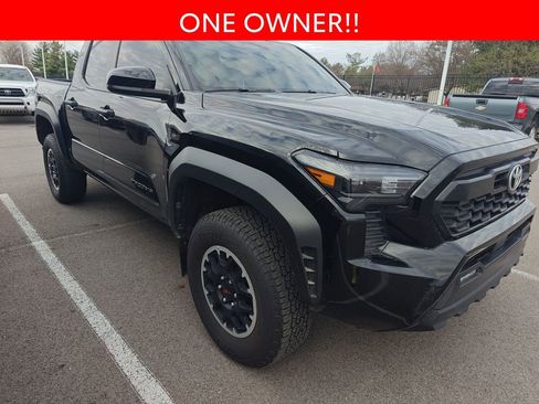 Used 2024 Toyota Tacoma TRD Off-Road image 3