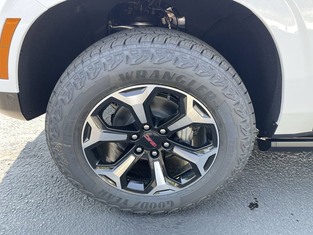 New 2026 GMC Yukon XL AT4 w/ AT4 Premium Plus Package AWD/4WD image 34