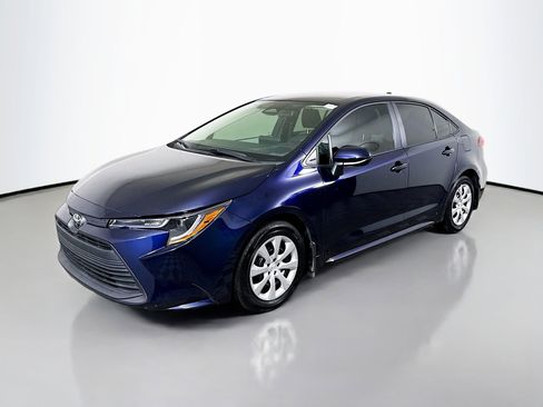 Used 2025 Toyota Corolla LE FWD image 4