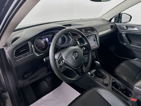 Used 2021 Volkswagen Tiguan SE w/ Panoramic Sunroof Package image 10