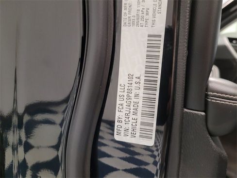 Used 2023 Jeep Grand Cherokee L Laredo image 17