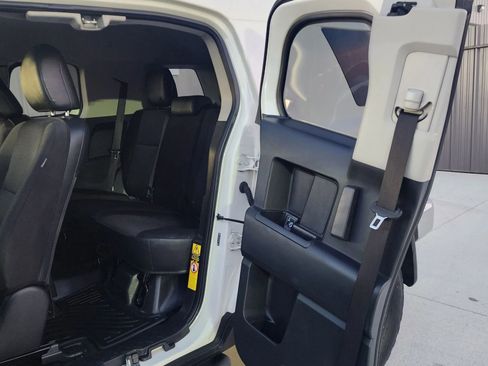 Used 2013 Toyota FJ Cruiser 4WD image 22