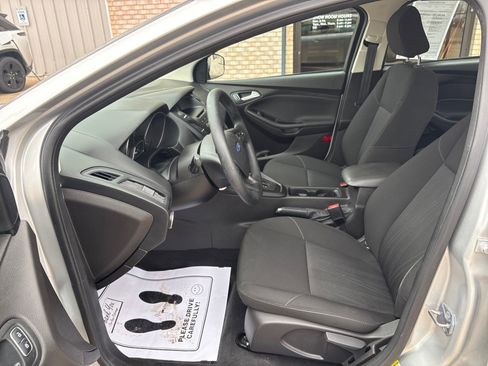 Used 2016 Ford Focus SE image 3