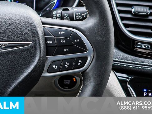 Used 2023 Chrysler Pacifica Limited image 30