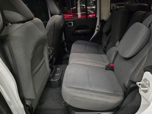 Used 2024 Jeep Wrangler Unlimited Sahara AWD/4WD image 31