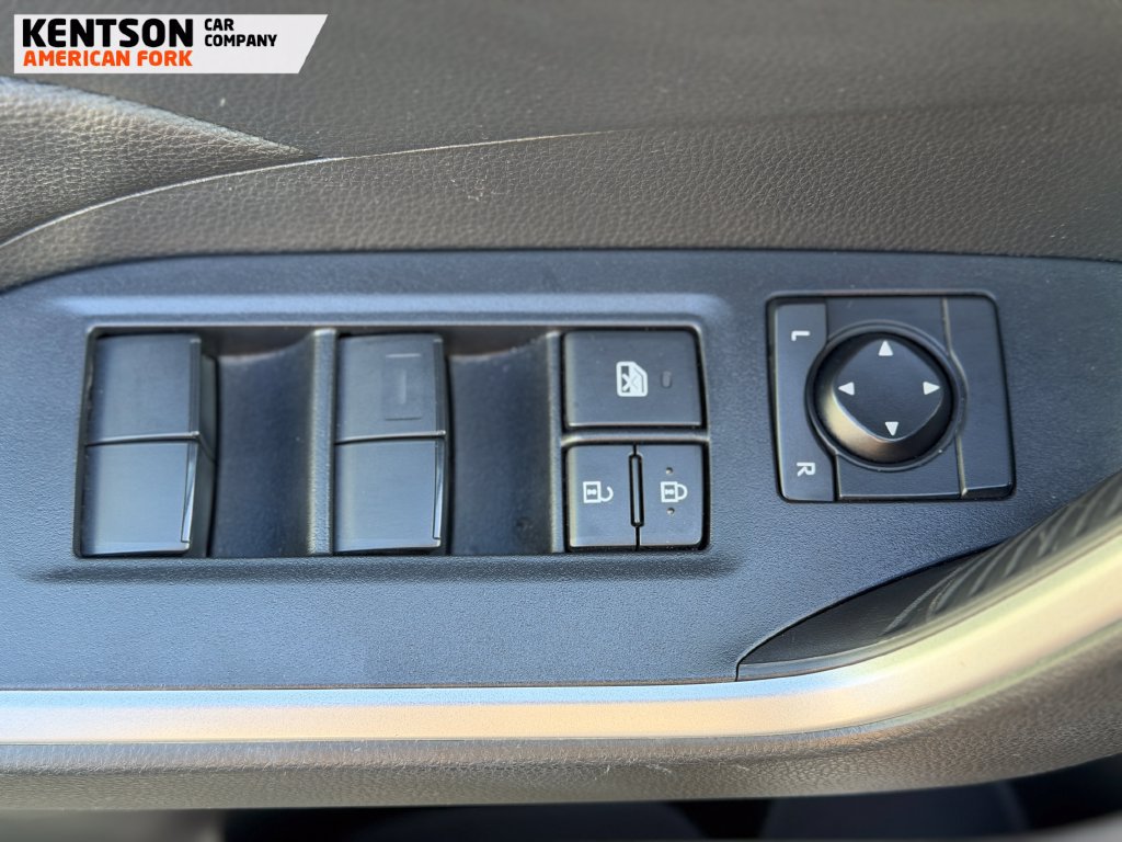 Used 2025 Toyota RAV4 LE AWD/4WD image 20
