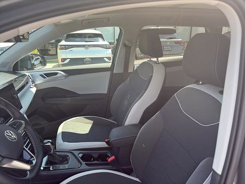 New 2025 Volkswagen Taos SE image 13