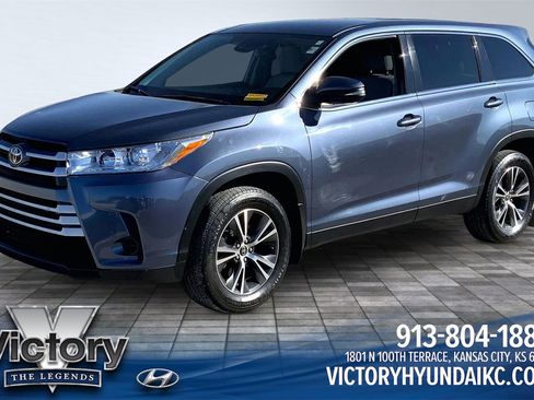 Used 2019 Toyota Highlander LE image 1