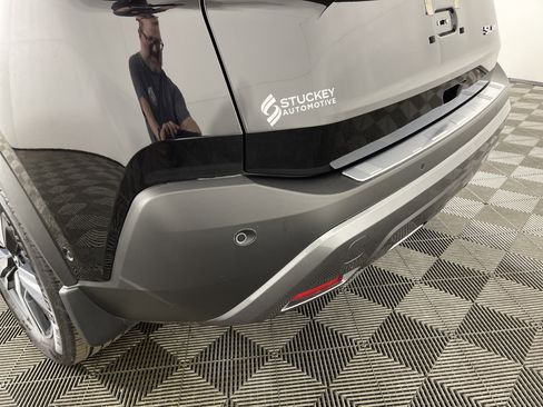 Used 2023 Nissan Rogue SL w/ SL Premium Package image 7