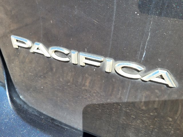 Used 2021 Chrysler Pacifica Touring-L FWD image 7