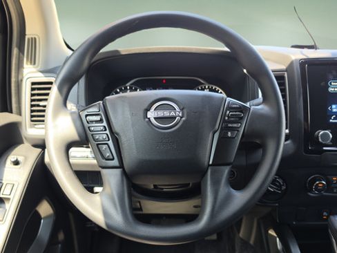 Used 2023 Nissan Frontier SV w/ Technology Package AWD/4WD image 13