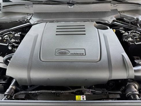 New 2026 Land Rover Discovery S image 32