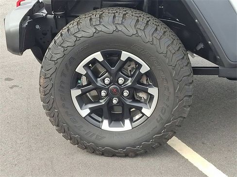 Used 2024 Jeep Wrangler Rubicon w/ Technology Group image 8