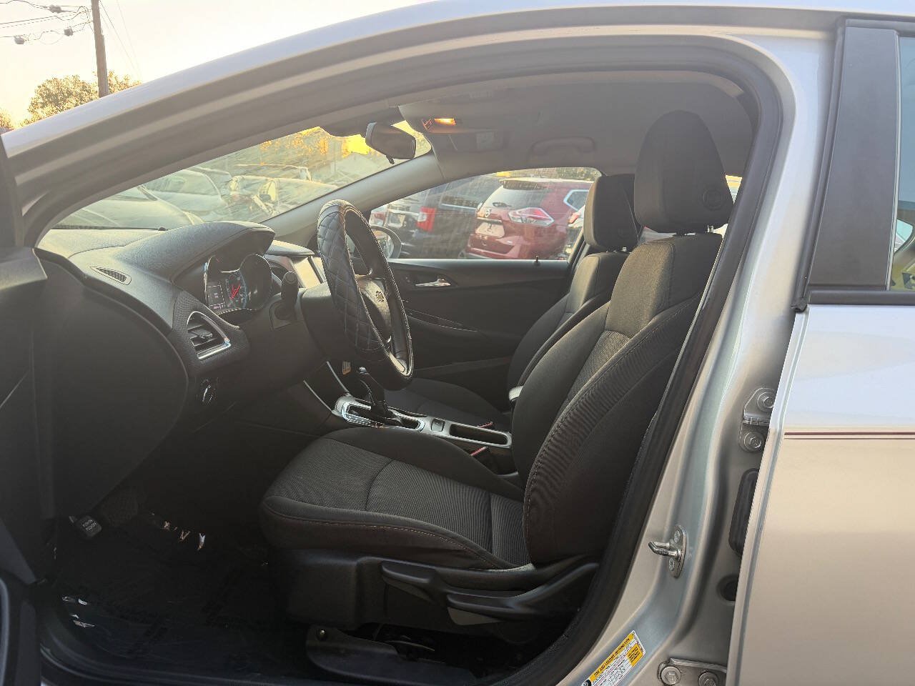 Used 2017 Chevrolet Cruze LS FWD image 11