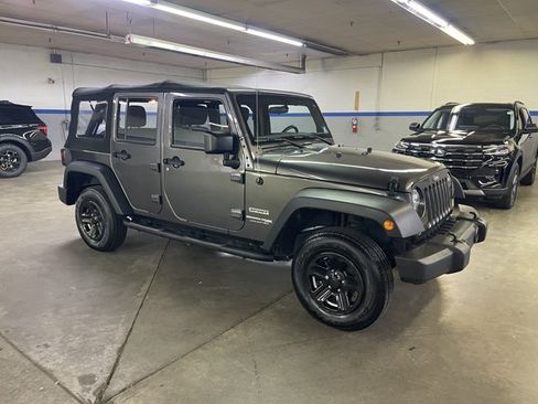 Used 2018 Jeep Wrangler Unlimited Sport w/ Connectivity Group AWD/4WD image 1