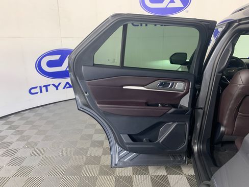 Used 2025 Ford Explorer Platinum RWD image 29