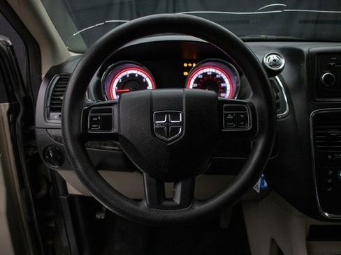 Used 2014 Dodge Grand Caravan SXT image 24