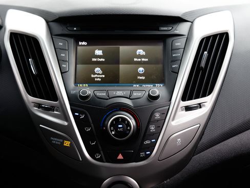 Used 2016 Hyundai Veloster image 34