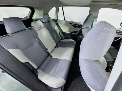 Used 2019 Toyota RAV4 XLE w/ Convenience Package FWD image 28