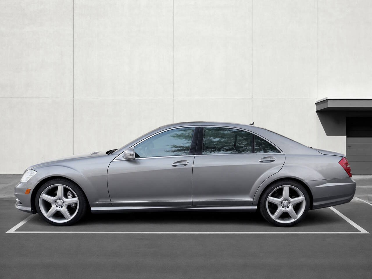 Used 2011 Mercedes-Benz S 550 w/ Sport Pkg Plus One image 3