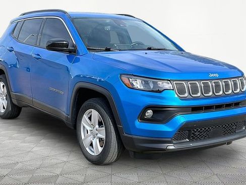 Used 2022 Jeep Compass Latitude w/ Sun and Sound Group AWD/4WD image 1
