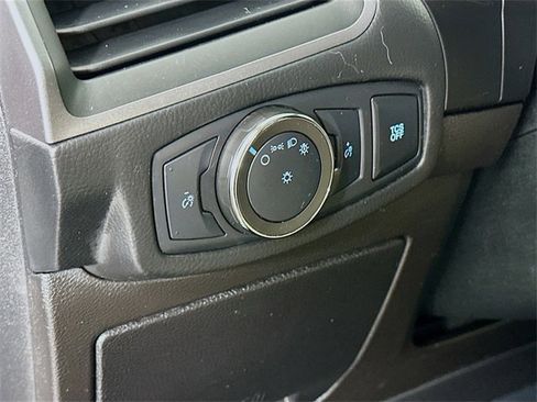 Used 2020 Ford Edge SE image 18