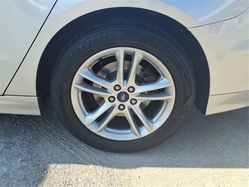 Used 2018 Ford Fusion SE image 21