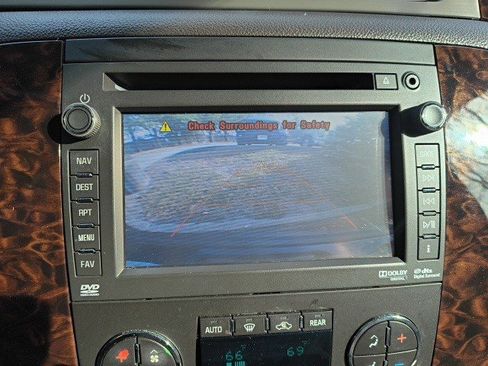 Used 2014 GMC Yukon Denali image 25