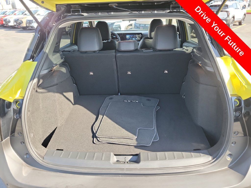 Used 2025 Nissan Kicks SR AWD/4WD image 26