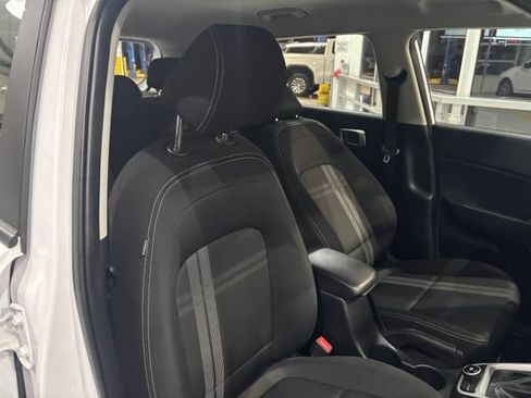 Used 2021 Hyundai Venue SEL FWD image 36