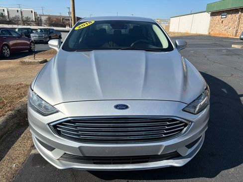 Used 2018 Ford Fusion SE image 2